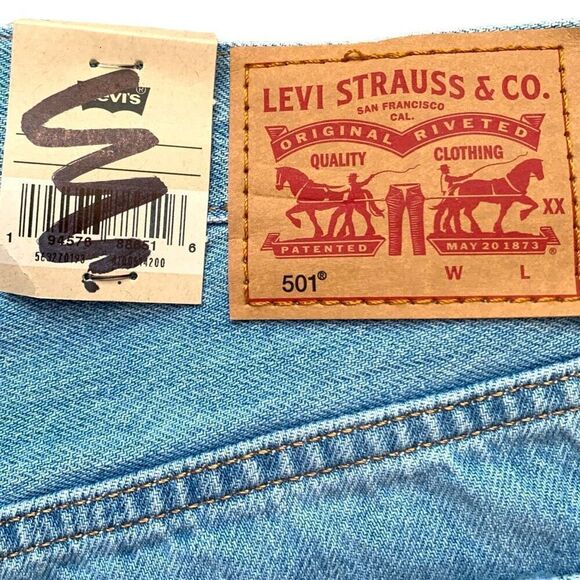 Levi’s 501 Shorts Medium Denim Highrise Cutoff Raw Hem Distressed Boho Jorts - Picture 6 of 8